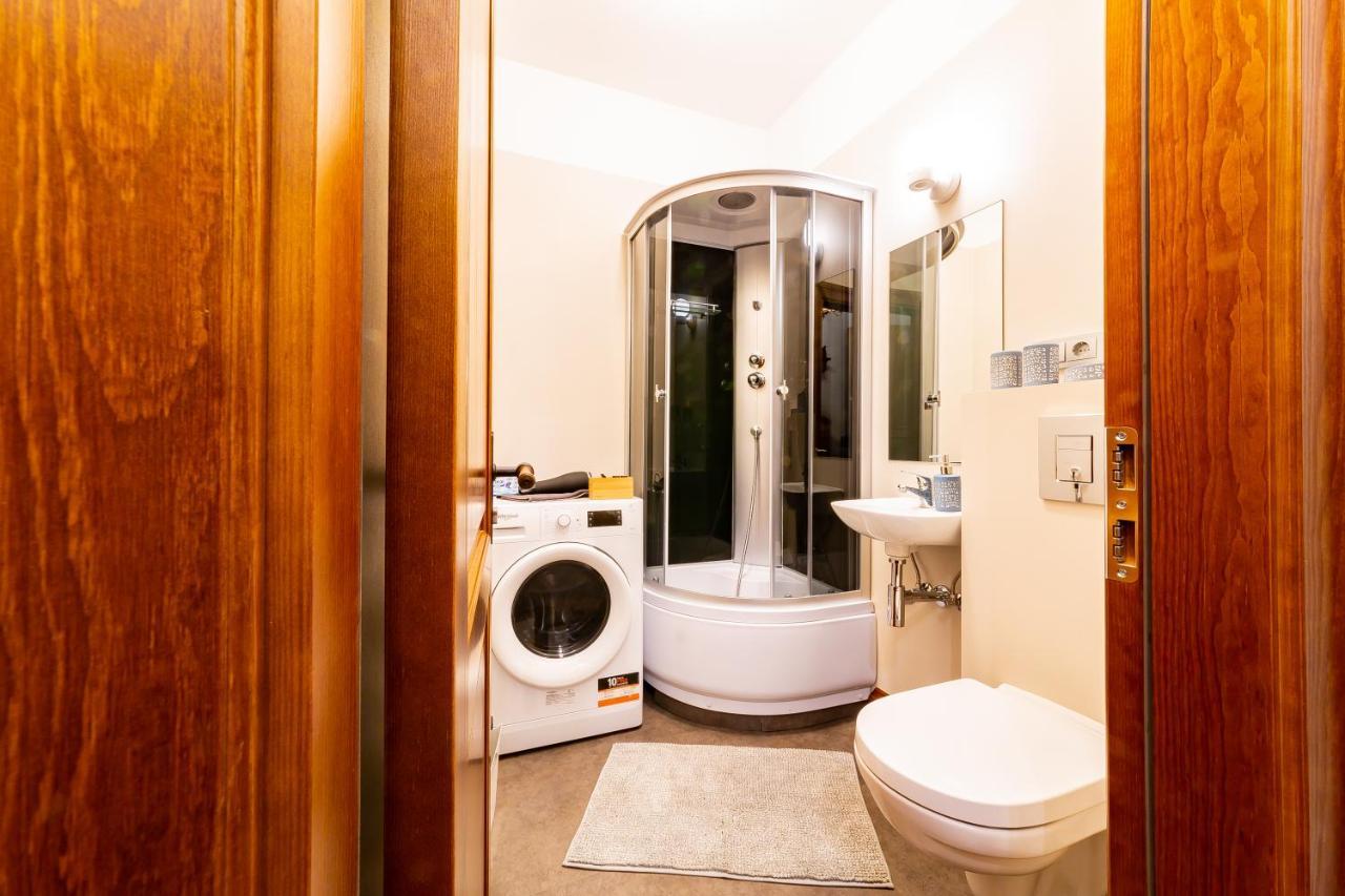 Apartamento Ancient Storie'S Ap 65Sqm Renovated Free Parking Riga Exterior foto